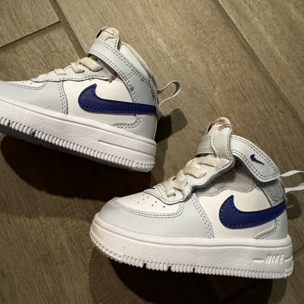 Nike Baby White and Blue Sneakers size 5 EUC